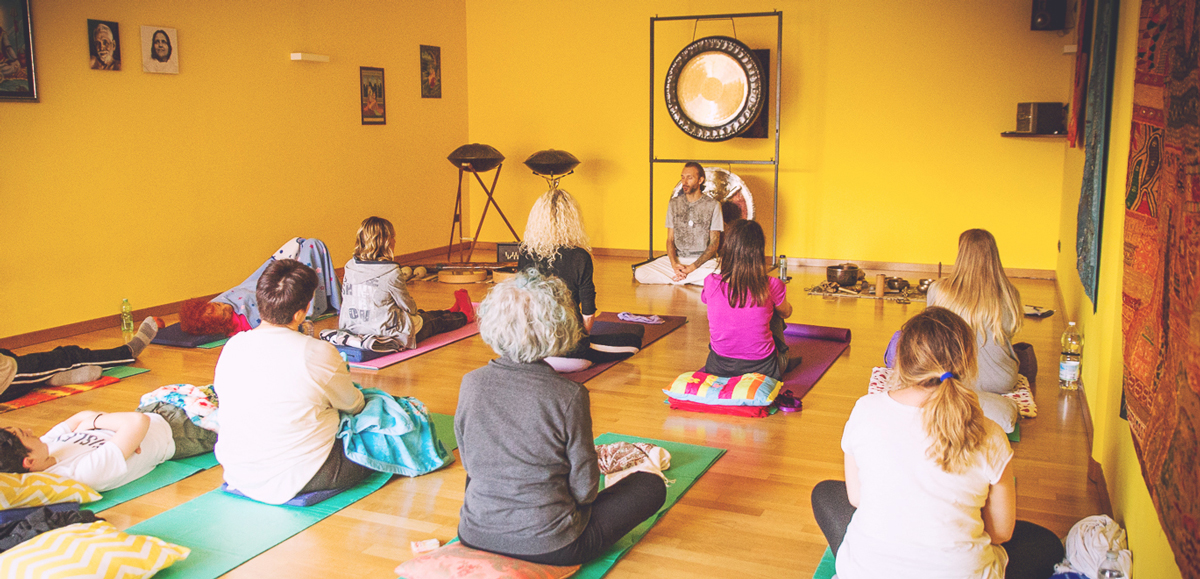 bagno di gong a Modena presso Armonia Yoga